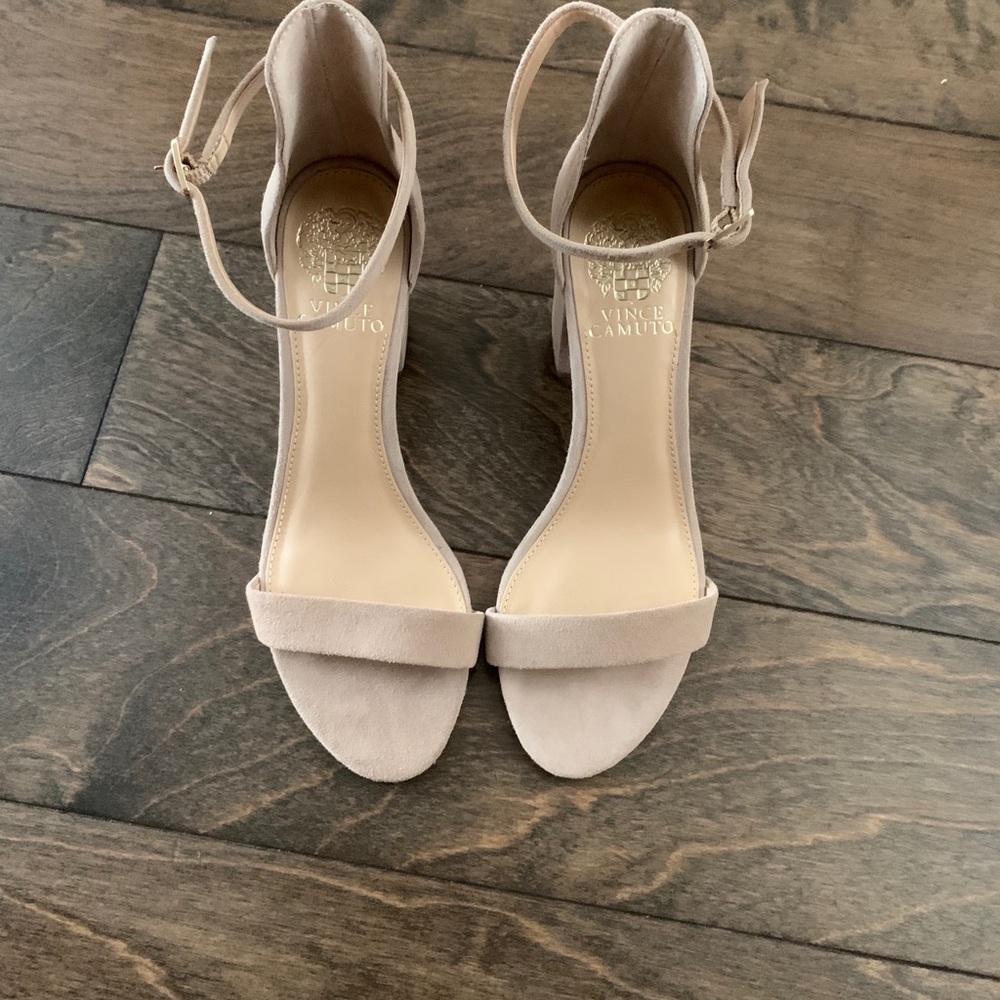 Brand new Vince Camuto “Beah” block sandal